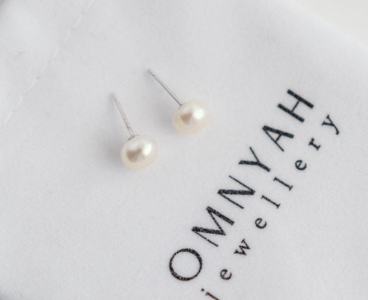 Fresh Pearl Stud Earrings