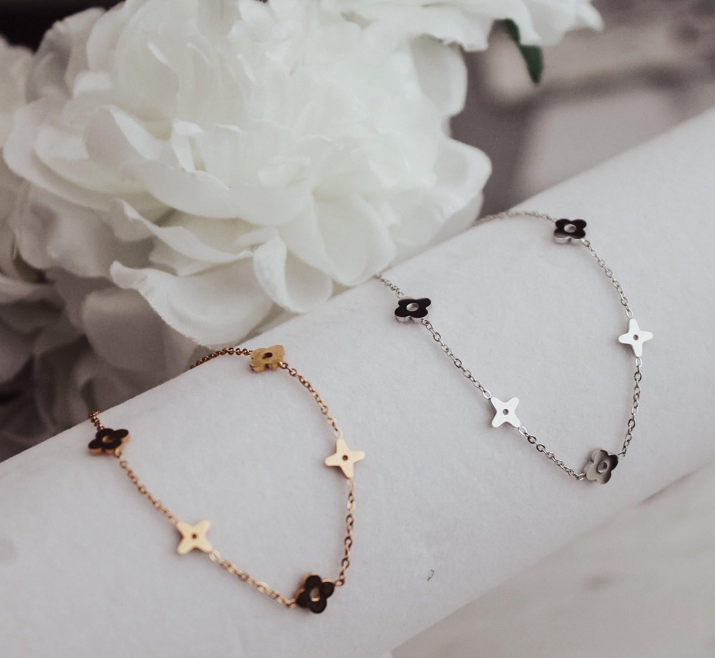 Minimal Clover Star Bracelet