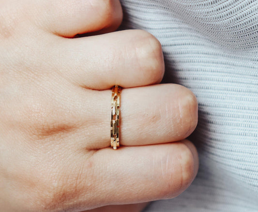 Thin Link Chain Ring