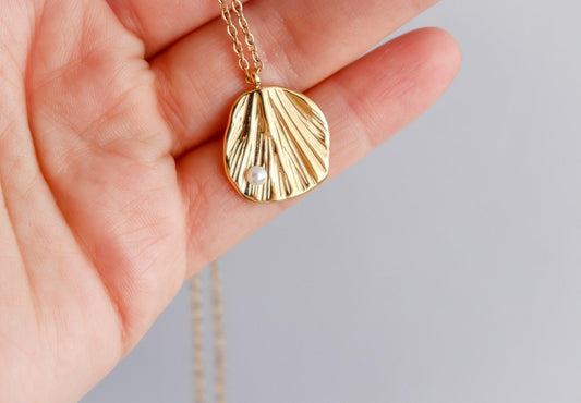 Seashell Pearl Necklace