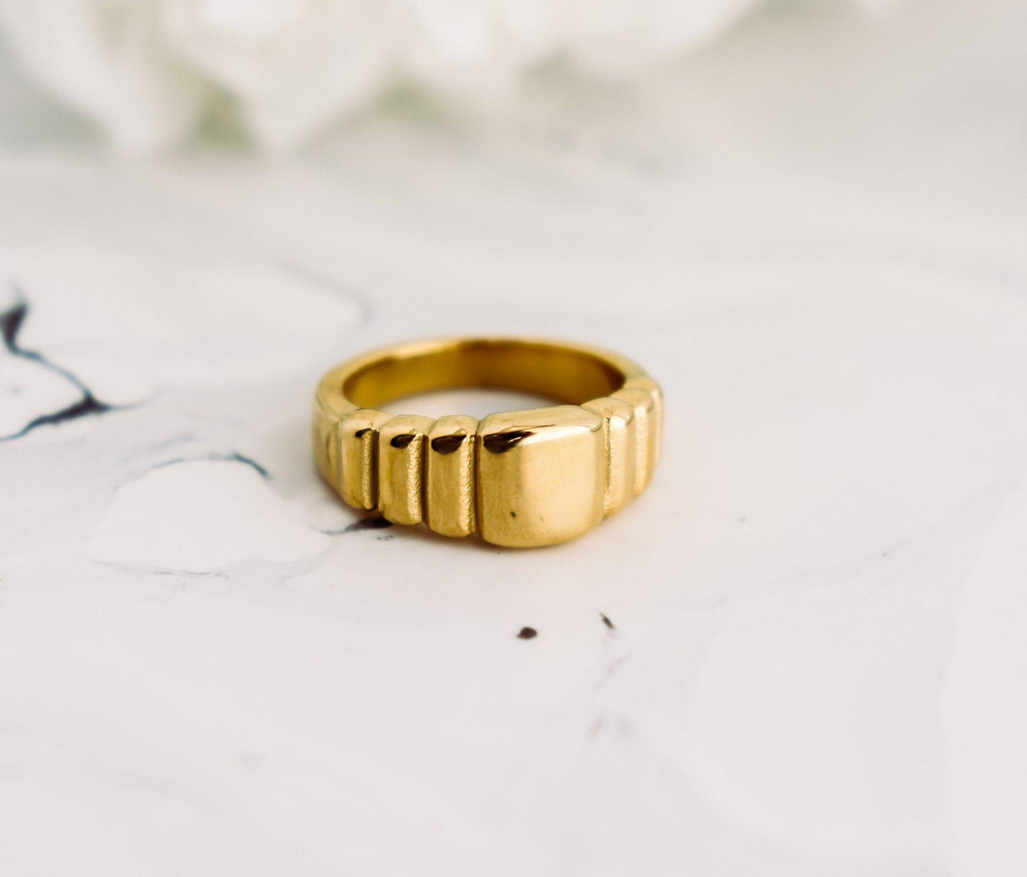 Bold Ridge Ring