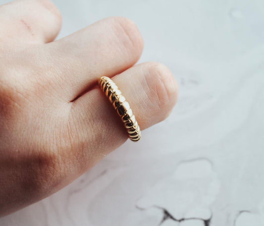Thin Croissant Ring
