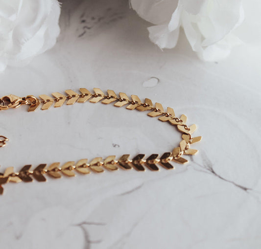 Fluttering Arrow Chain Necklace