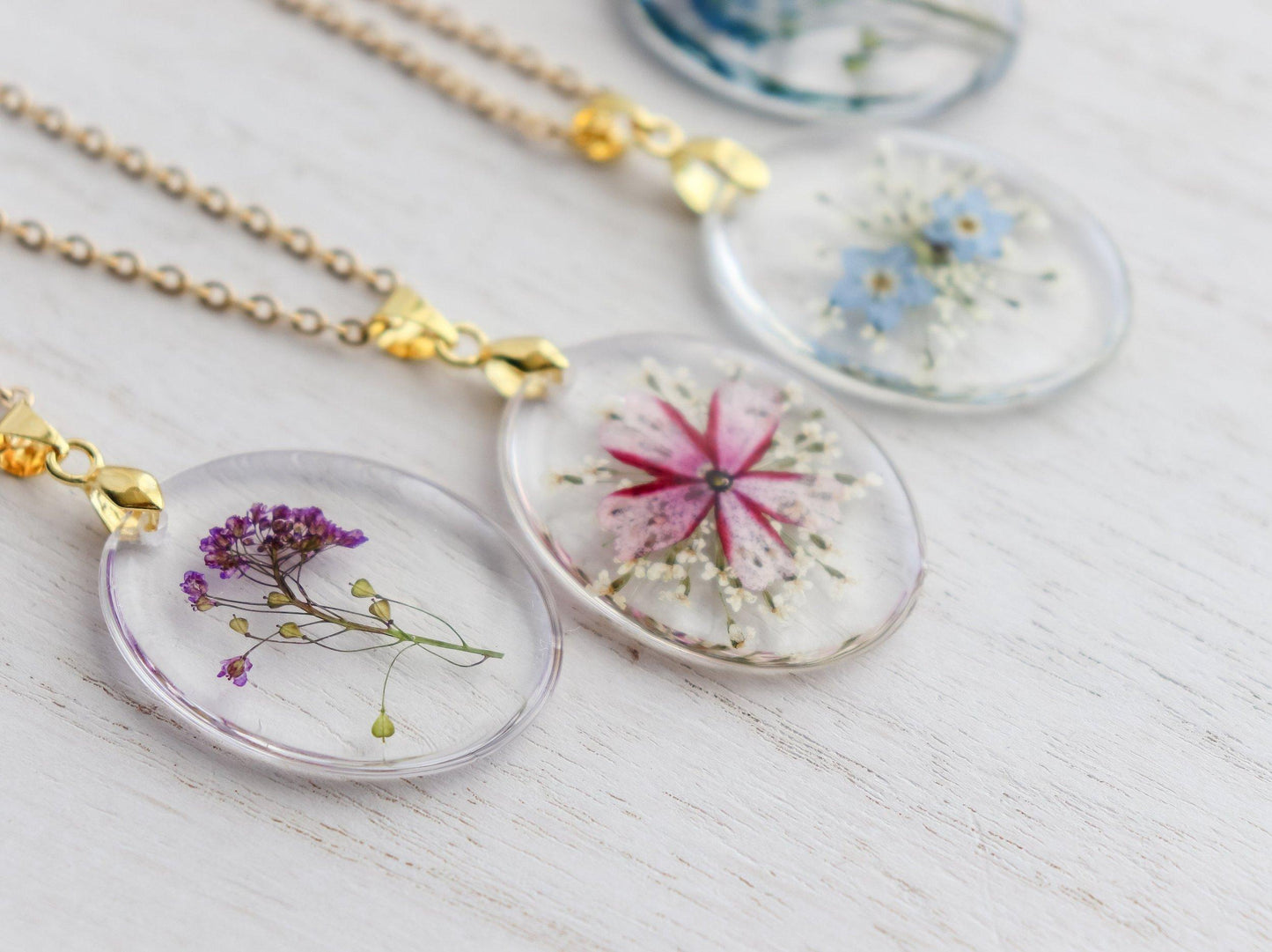 Rimless Oval Resin Pressed Flower Pendant Necklace