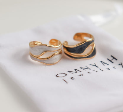 Resizable Black or White Resin Wavy Ring