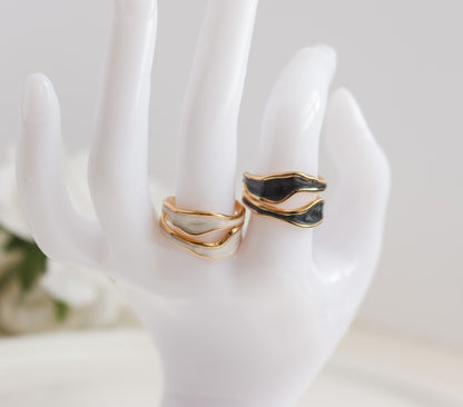 Resizable Black or White Resin Wavy Ring