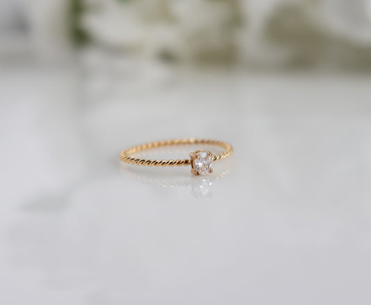 Solitaire Twist Band Ring