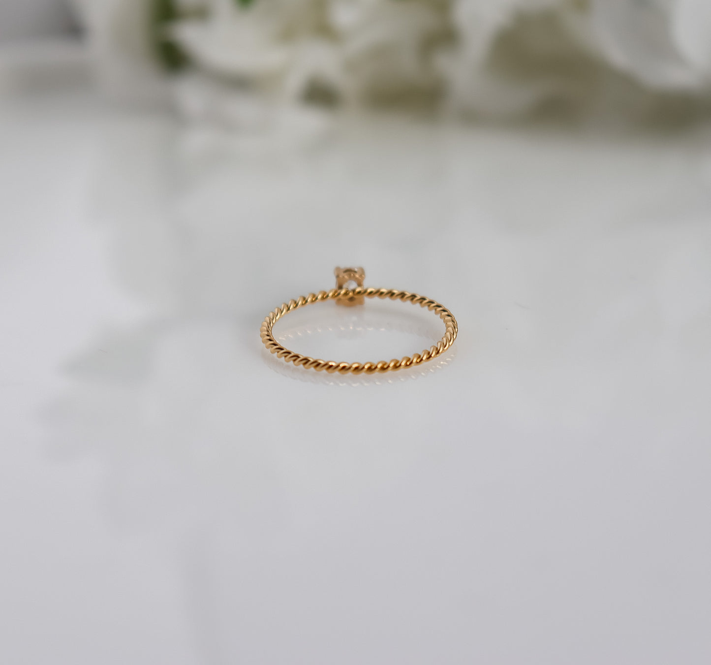 Solitaire Twist Band Ring