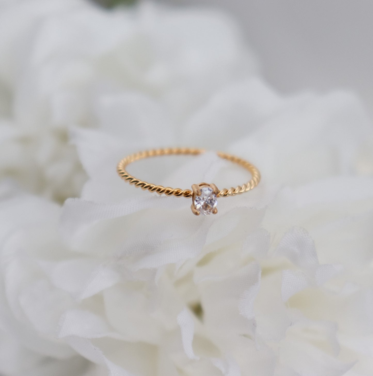 Solitaire Twist Band Ring