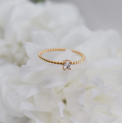 Solitaire Twist Band Ring