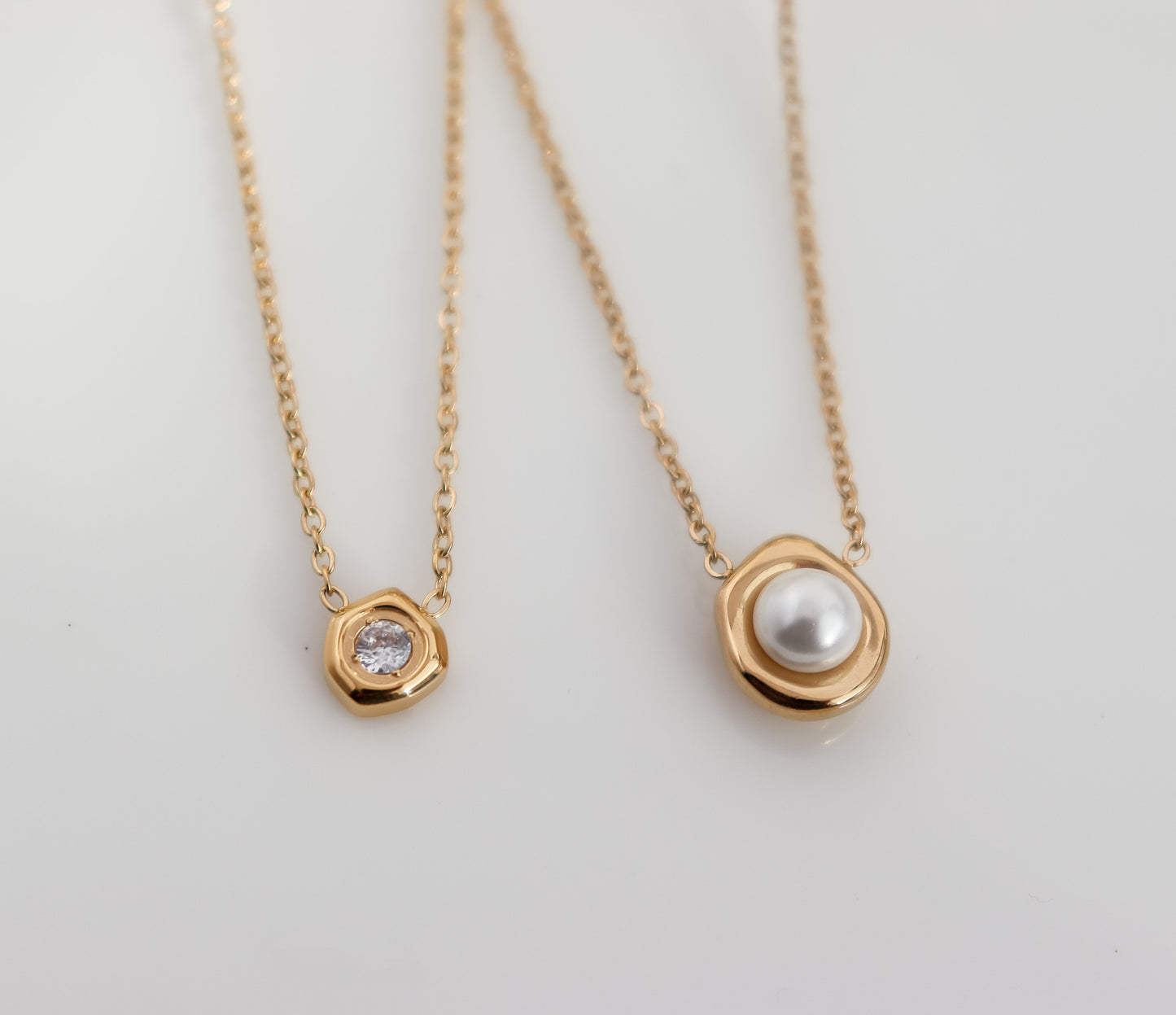 Simple Zircon/ Pearl Pendant Necklace