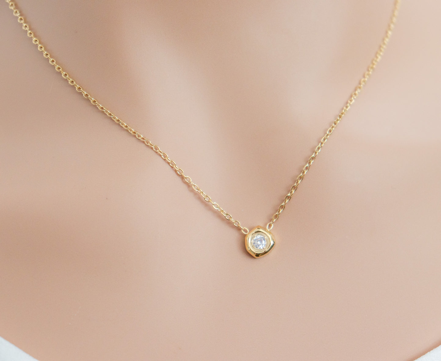 Simple Zircon/ Pearl Pendant Necklace