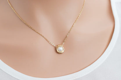 Simple Zircon/ Pearl Pendant Necklace