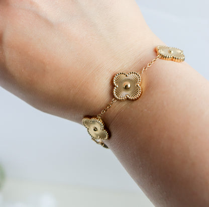 Solid Clover Bracelet