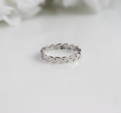 Minimal Leaf Vine Ring