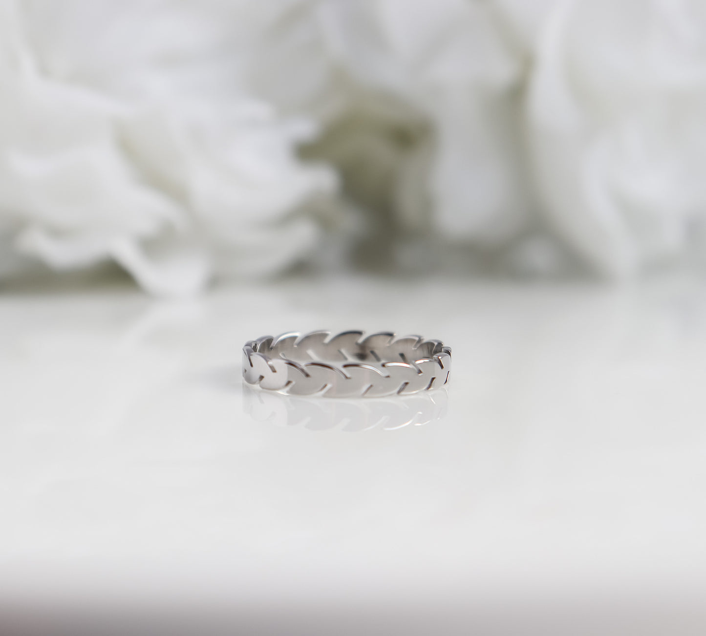 Minimal Leaf Vine Ring