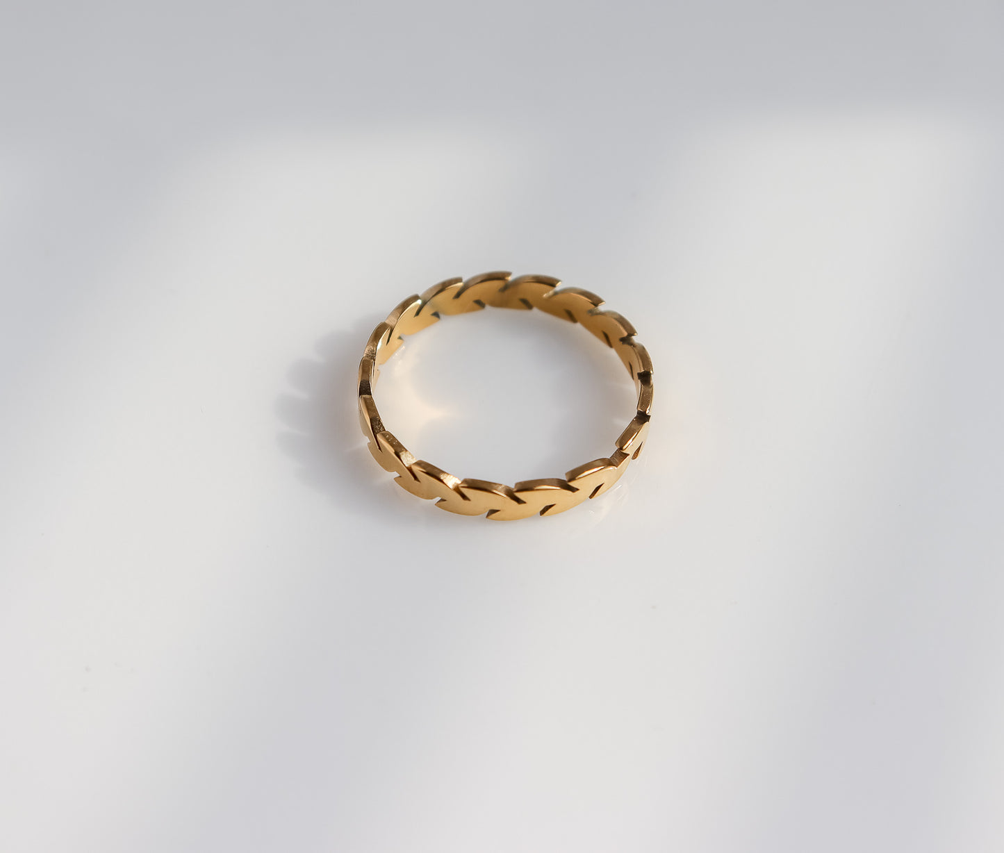 Minimal Leaf Vine Ring