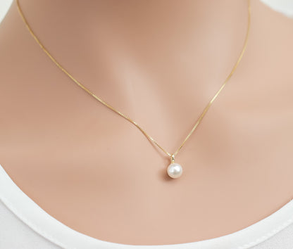 Solitaire Pearl Necklace