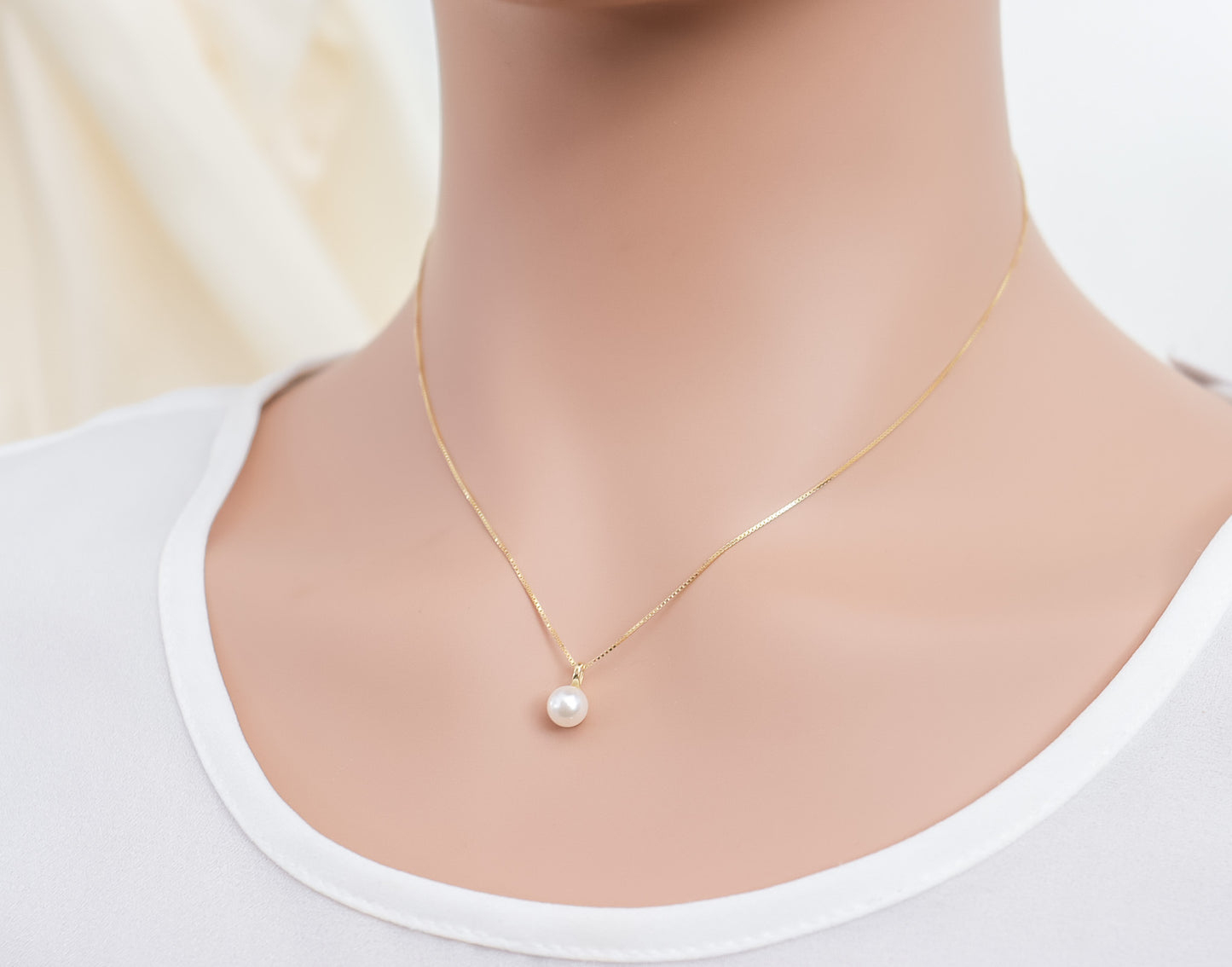 Solitaire Pearl Necklace