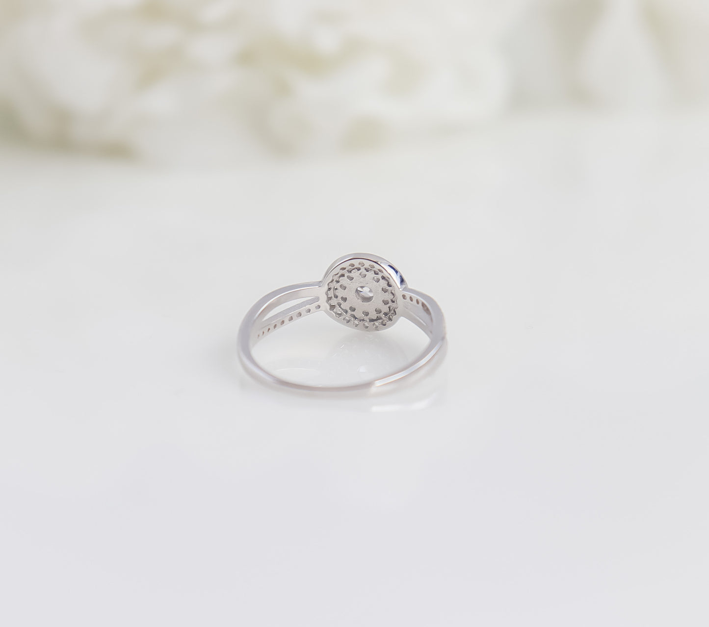 Round Pavé Crisscross Ring