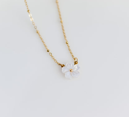 Pearl Flower Daisy Necklace