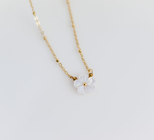 Pearl Flower Daisy Necklace