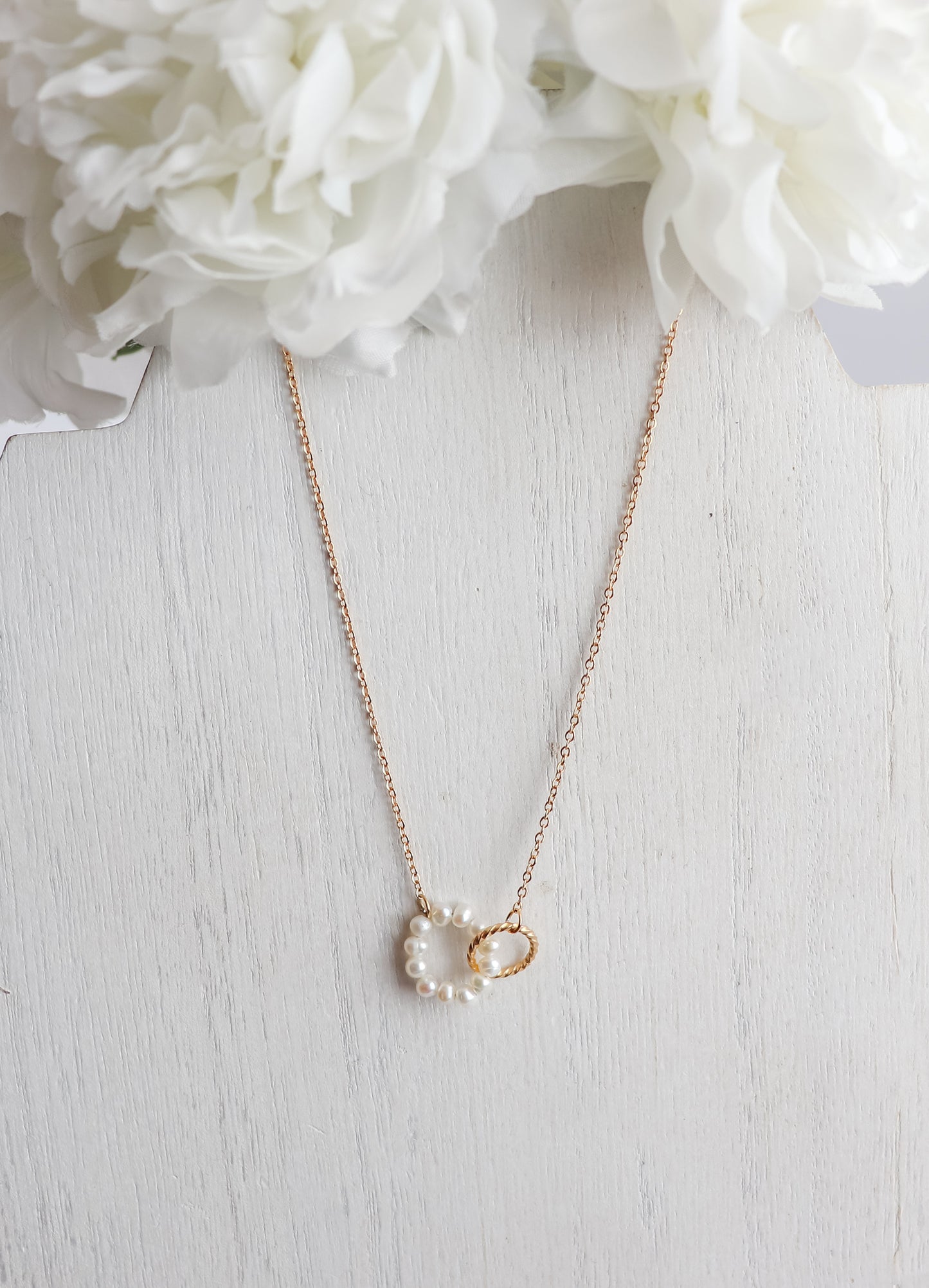 Link Circle Pearl Necklace