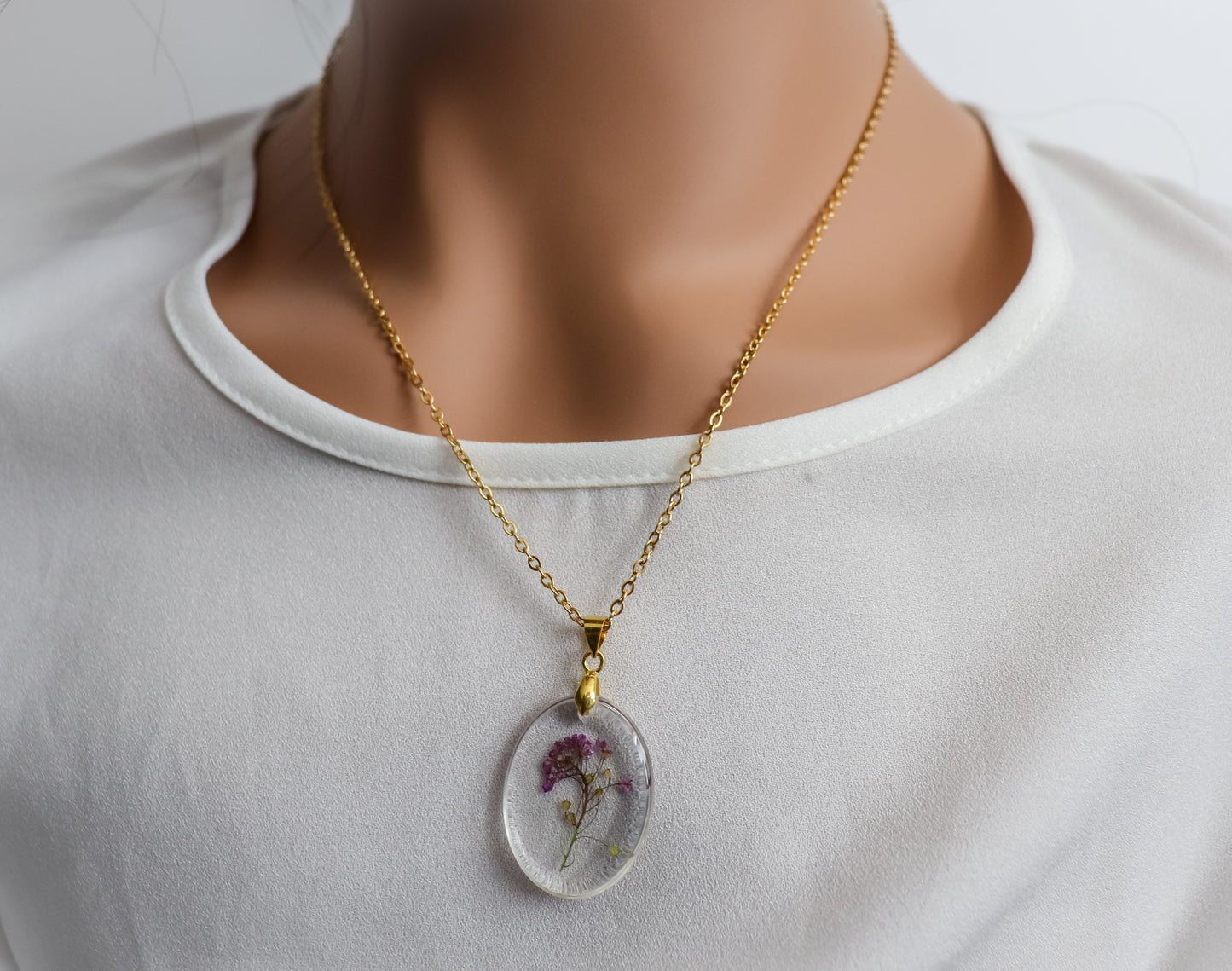 Rimless Oval Resin Pressed Flower Pendant Necklace