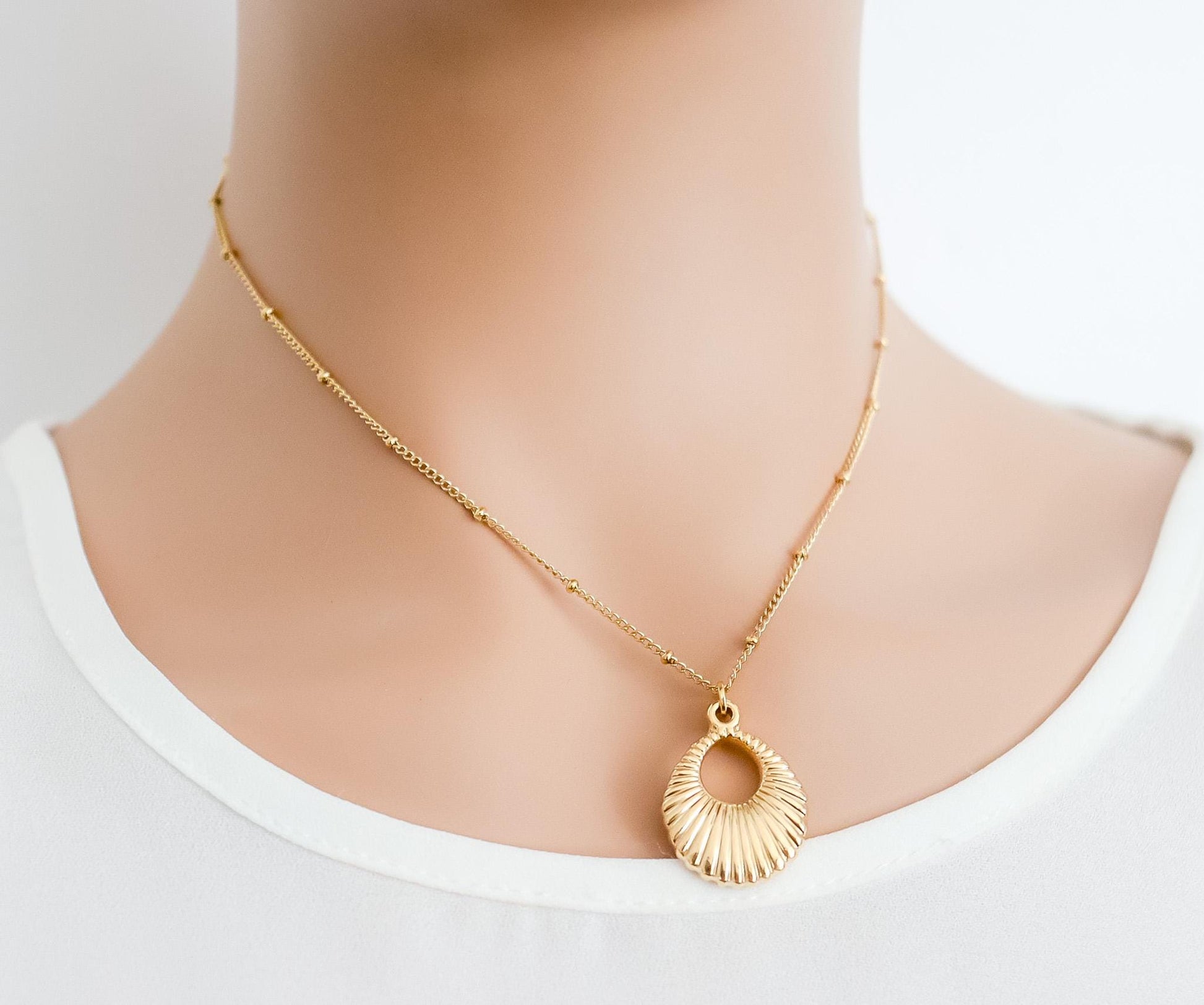 Dome Twisted Necklace | Croissant Necklace | Gold Necklace | Minimalist Wedding Jewelry | Bridal Shower Gift | Oval Shape Pendant