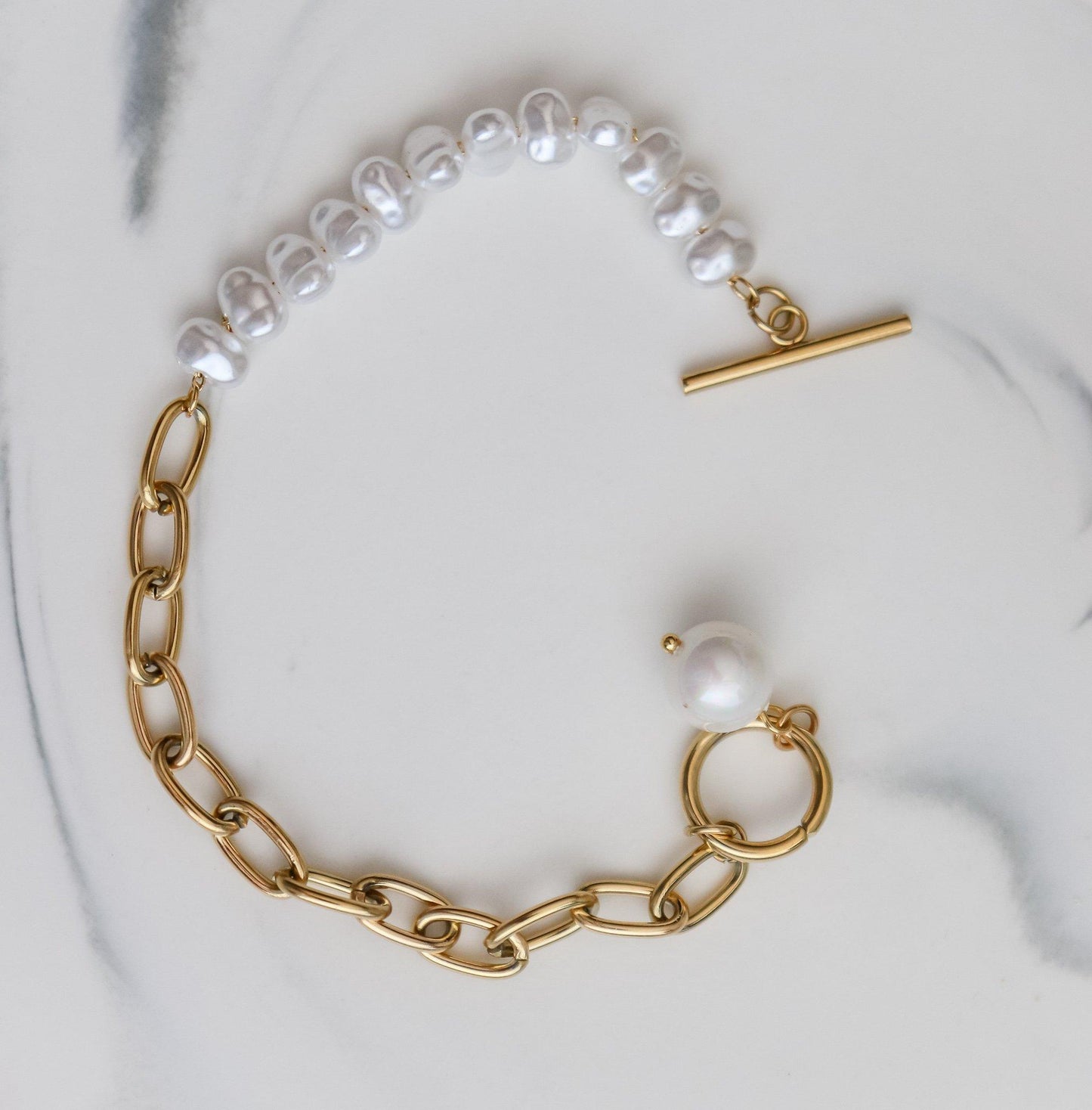 Pearl Circle Closure Bracelet