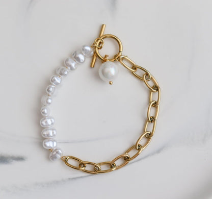 Pearl Circle Closure Bracelet