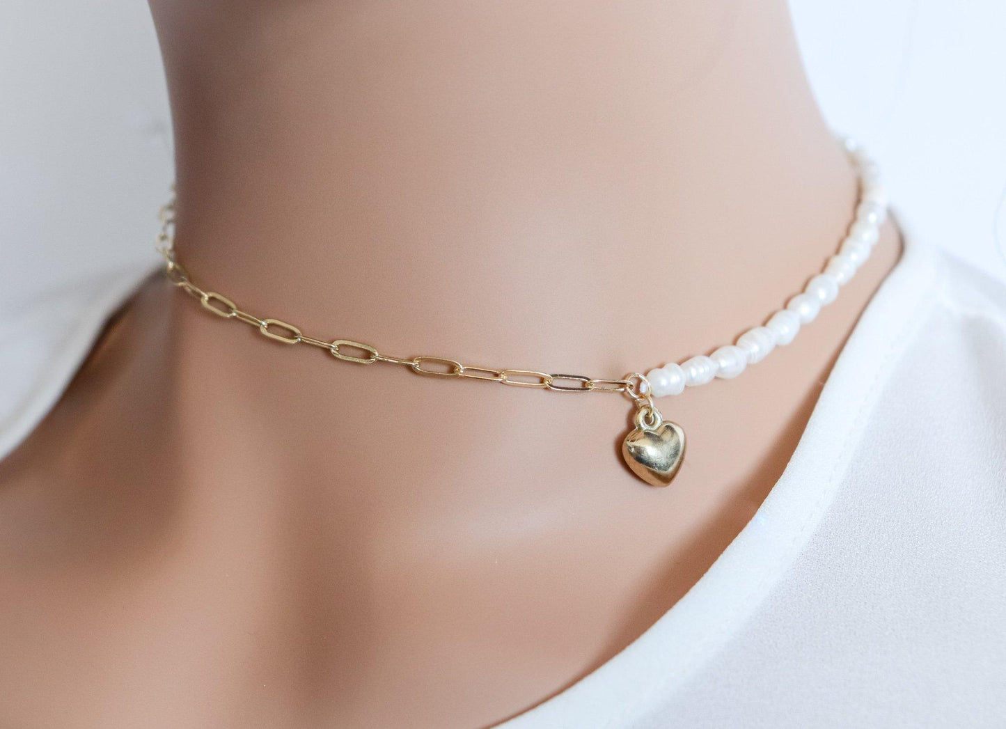 Dangling Heart Pearl Necklace