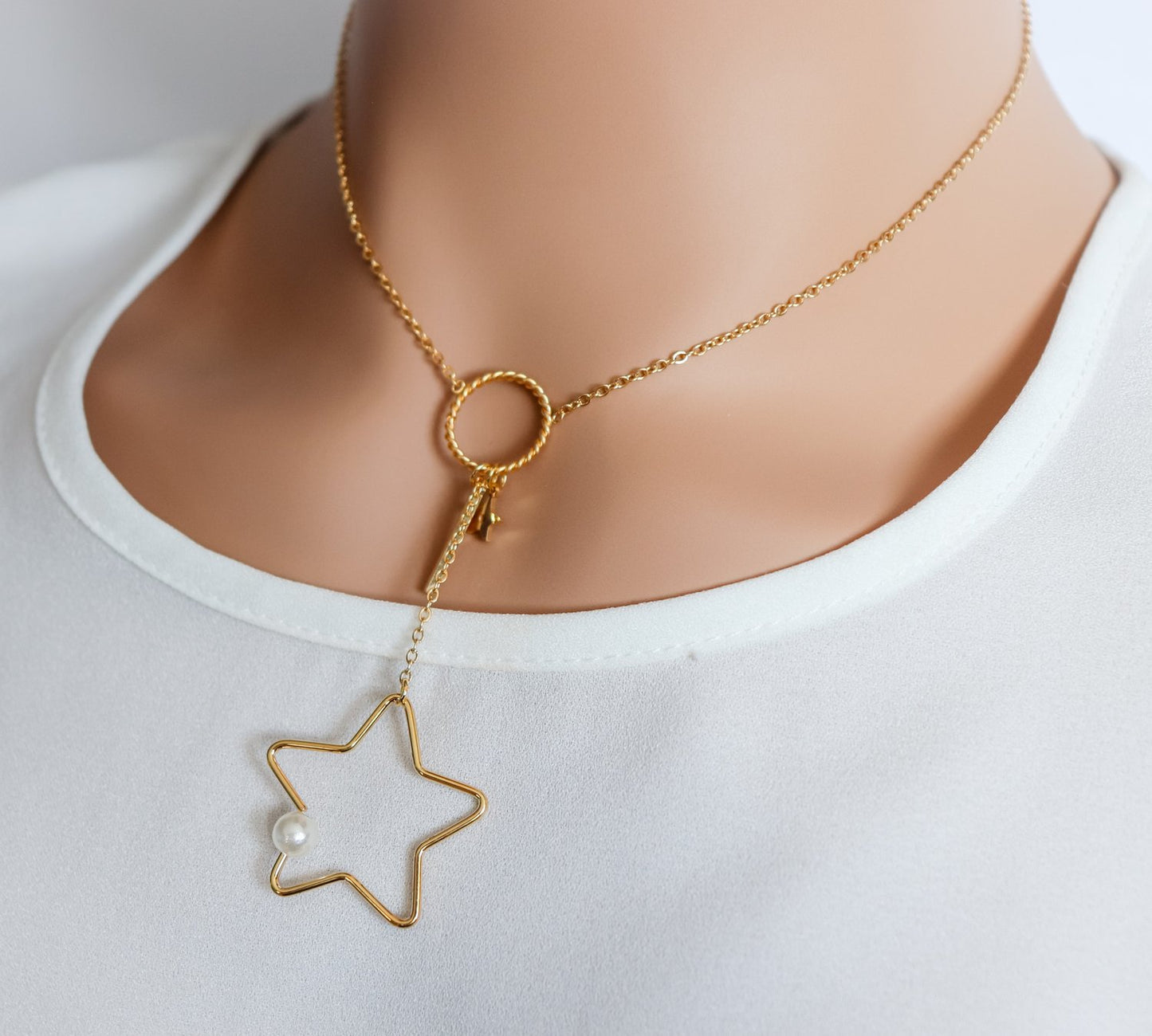 Wire Star & Pearl Pendant Necklace