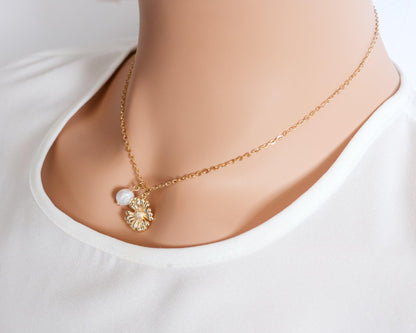 Daisy and Pearl Necklace