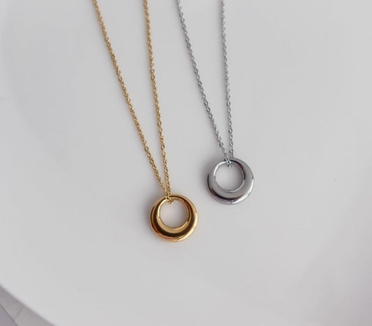 Dainty Circle Necklace