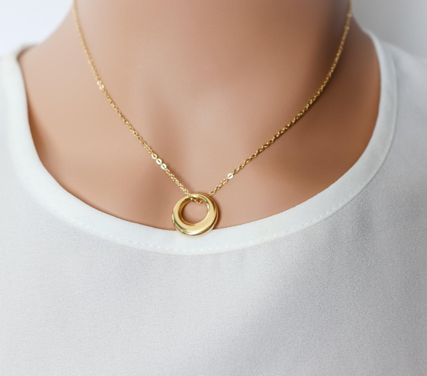 Dainty Circle Necklace