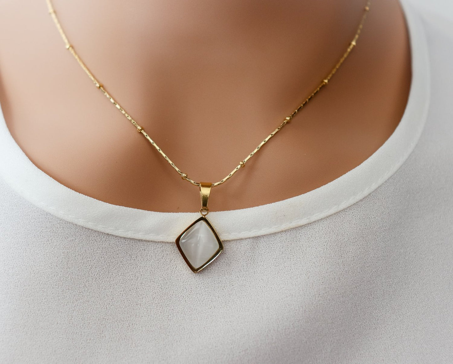 Cloudy Stone Necklace