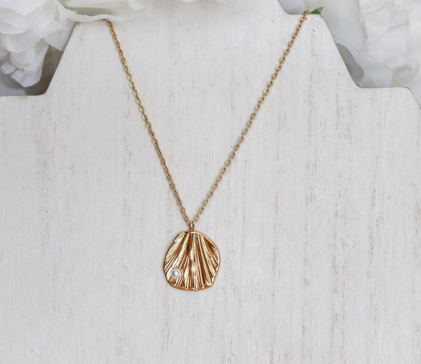 Seashell Pearl Necklace