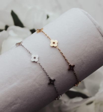 Minimal Clover Star Bracelet