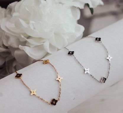 Minimal Clover Star Bracelet