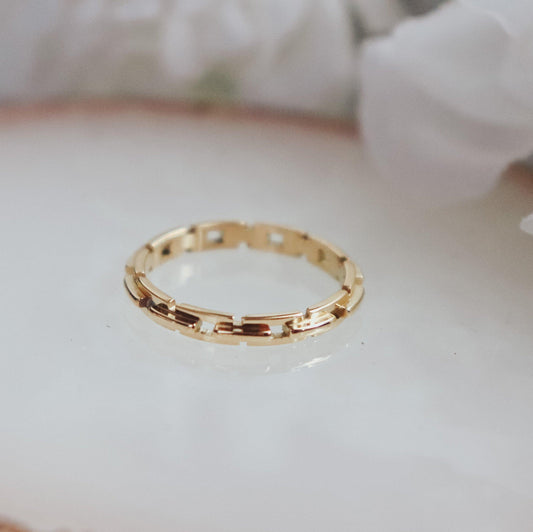 Thin Link Chain Ring