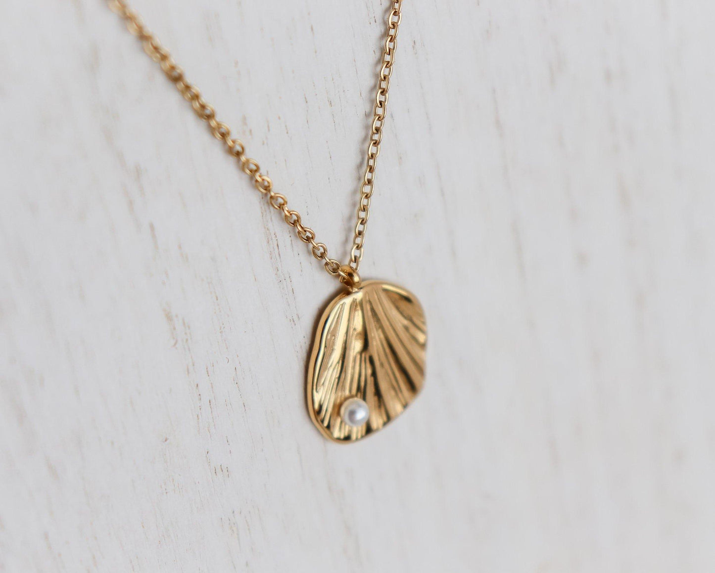 Seashell Pearl Necklace